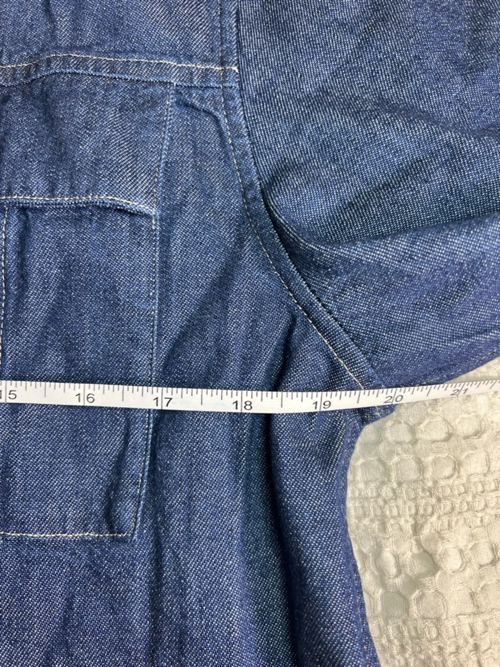 Banana Republic 100% cotton Short-Sleeve Denim Button-Down in Indigo Blue size M